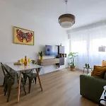 Dylan Apartment Rom